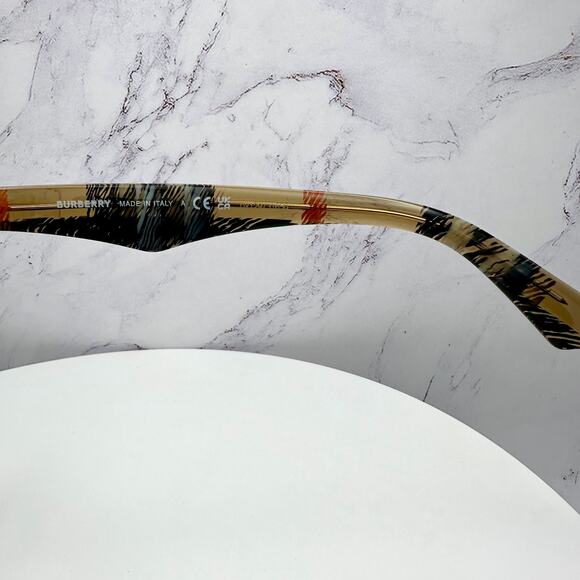 NEW Burberry Sunglasses - Picture 9 of 16